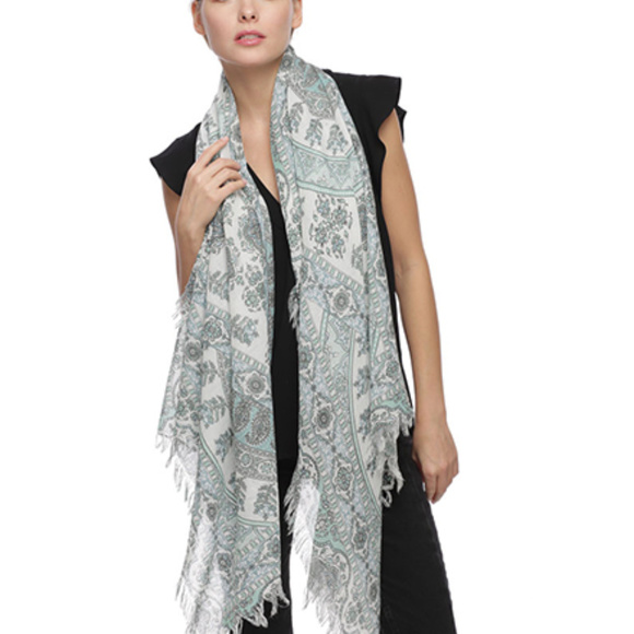 Green / 30% Cotton 70% Polyester / Paisley Floral - Picture 2 of 2